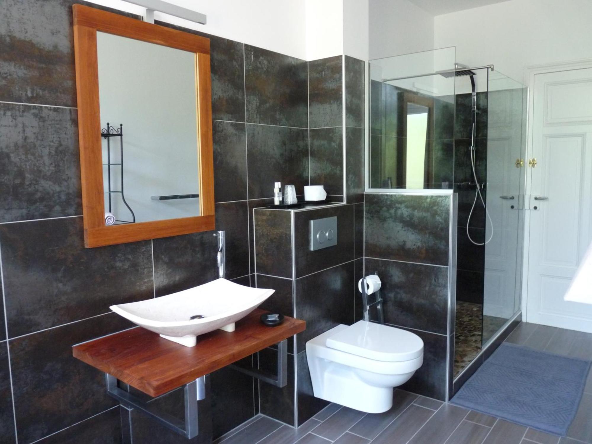 D'hotes De Luxe Cote Parc-cote Jardin Avec Parking Prive Gratuit Nevers