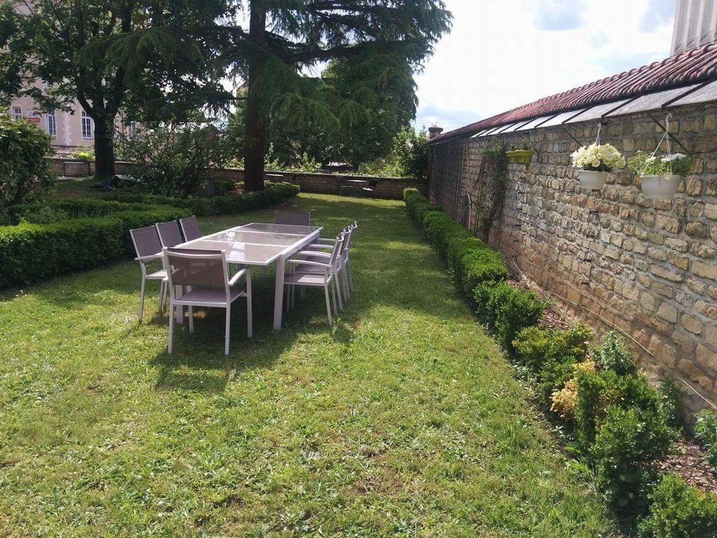 D'hôtes Côté Parc-côté Jardin Bed & Breakfast Nevers
