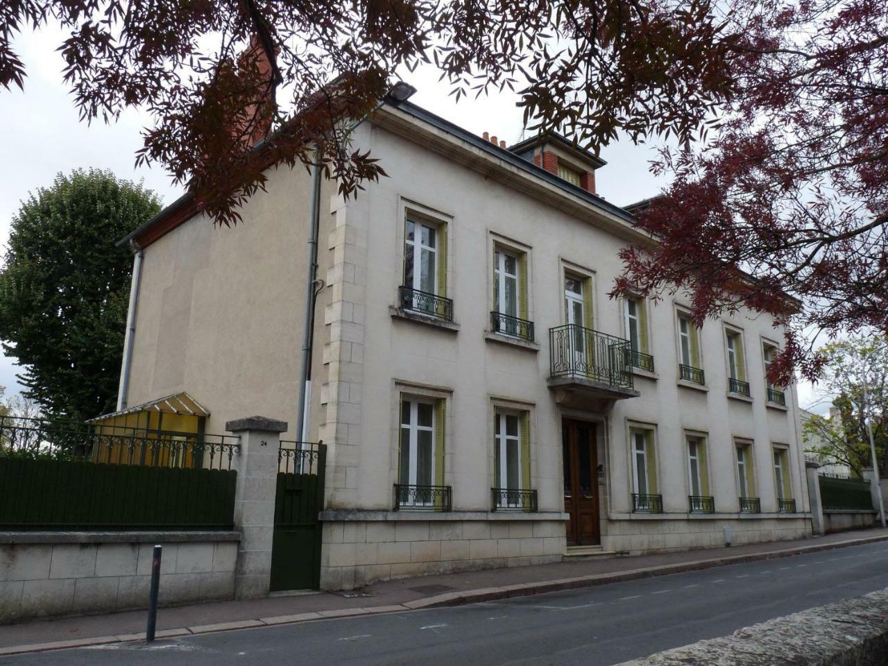 D'hôtes Côté Parc-côté Jardin Bed & Breakfast Nevers