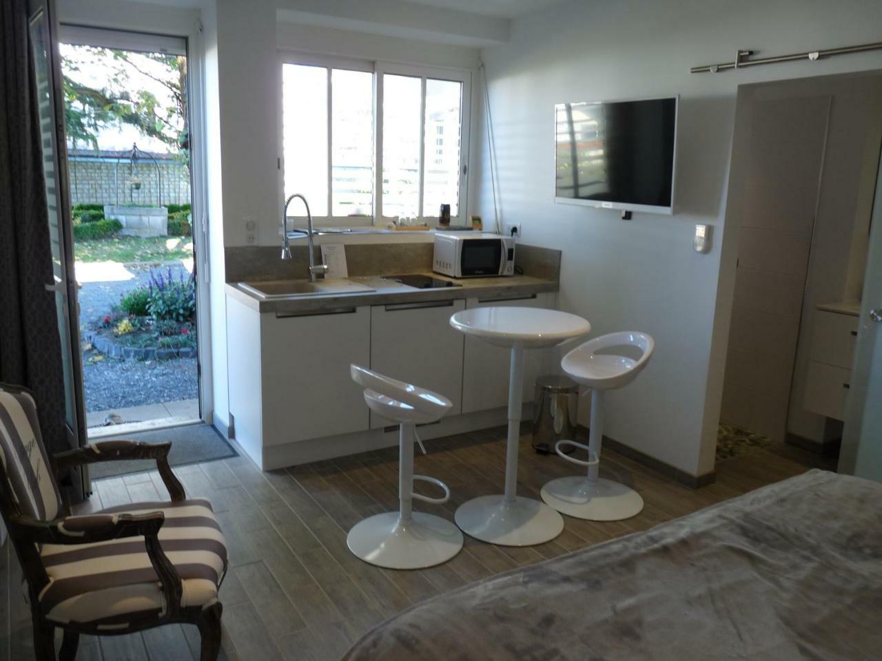 Frühstückspension D'hotes De Luxe Cote Parc-cote Jardin Avec Parking Prive Gratuit Nevers